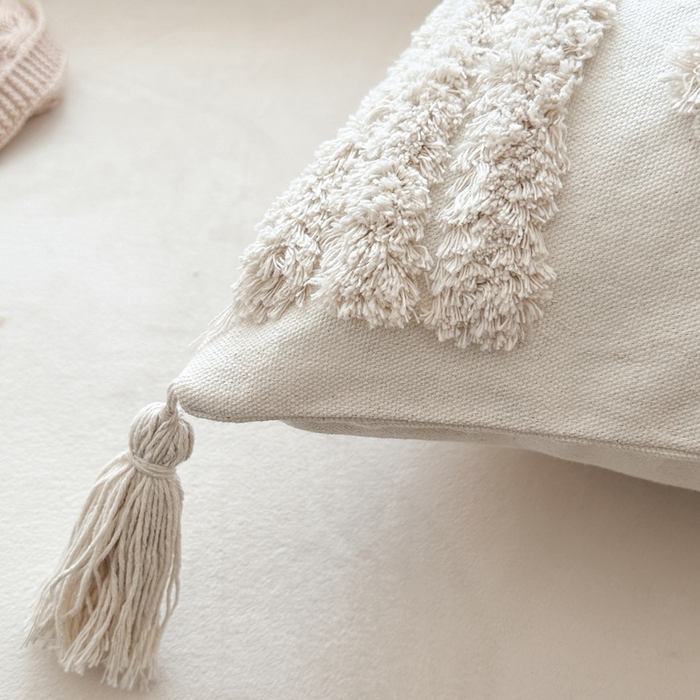 91家纺网 家纺一手货源 找家纺 新奇异 2025新款簇绒流苏抱枕 波浪