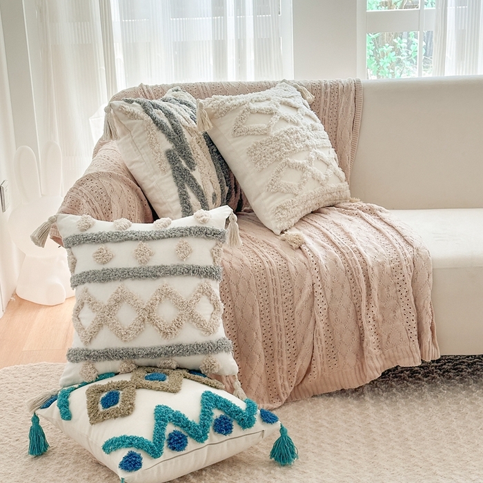 91家纺网 家纺一手货源 找家纺 新奇异 2025新款簇绒流苏抱枕 组合图仅供展示