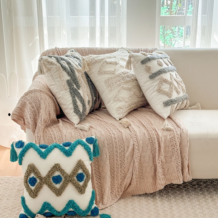 91家纺网 家纺一手货源 找家纺 新奇异 2025新款簇绒流苏抱枕 组合图仅供展示