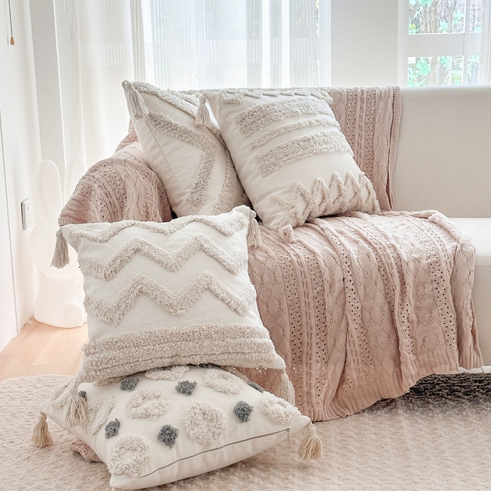 91家纺网 家纺一手货源 找家纺 新奇异 2025新款簇绒流苏抱枕 组合图仅供展示