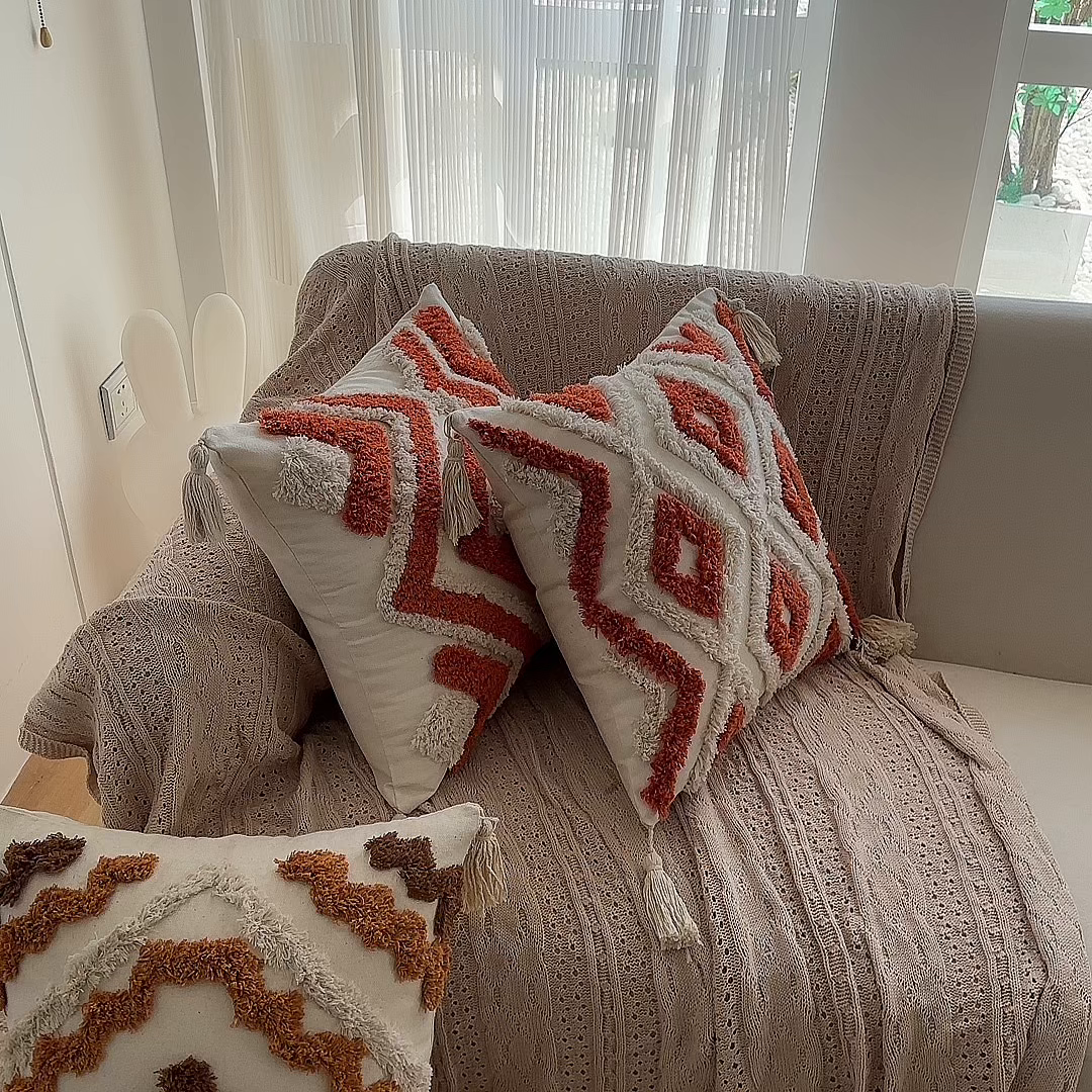 91家纺网 家纺一手货源 找家纺 新奇异 2025新款簇绒流苏抱枕 横线