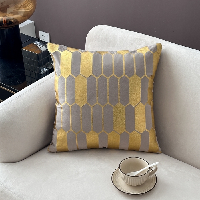 91家纺网 家纺一手货源 找家纺 （总）新奇异 2025新款蜂窝烫金抱枕