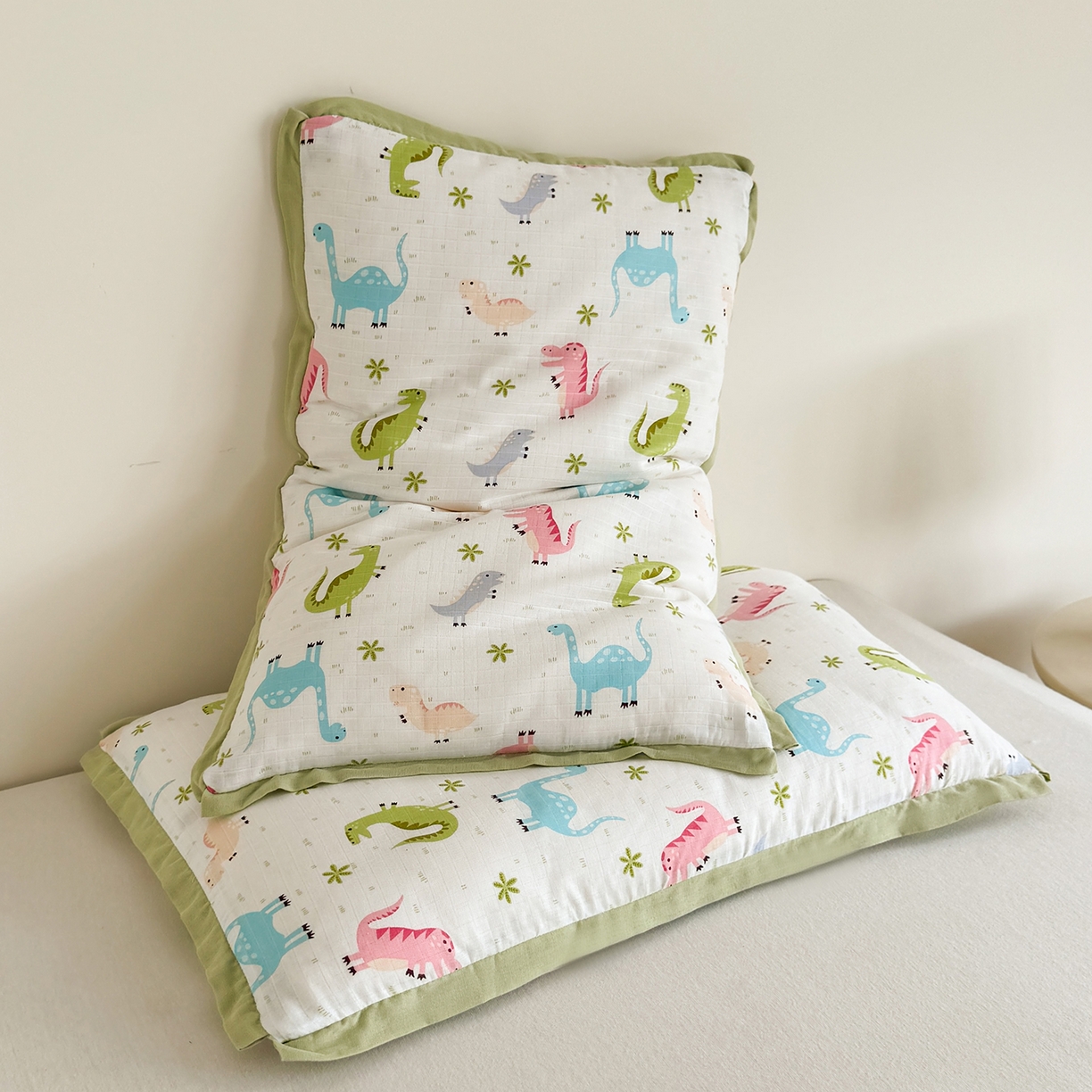 91家纺网 家纺一手货源 找家纺 贵夫人 2025春夏新款卡通儿童100%纯棉花枕 枕头枕芯 恐龙乐园40*60cm学生枕1只 /只