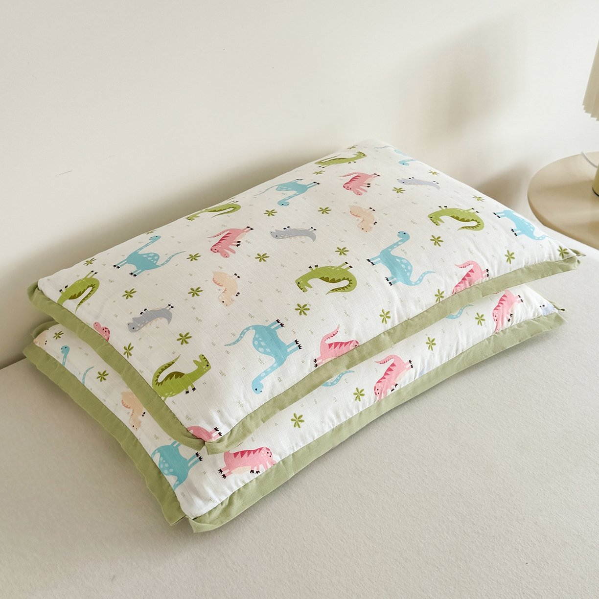 91家纺网 家纺一手货源 找家纺 贵夫人 2025春夏新款卡通儿童100%纯棉花枕 枕头枕芯 恐龙乐园40*60cm学生枕1只 /只