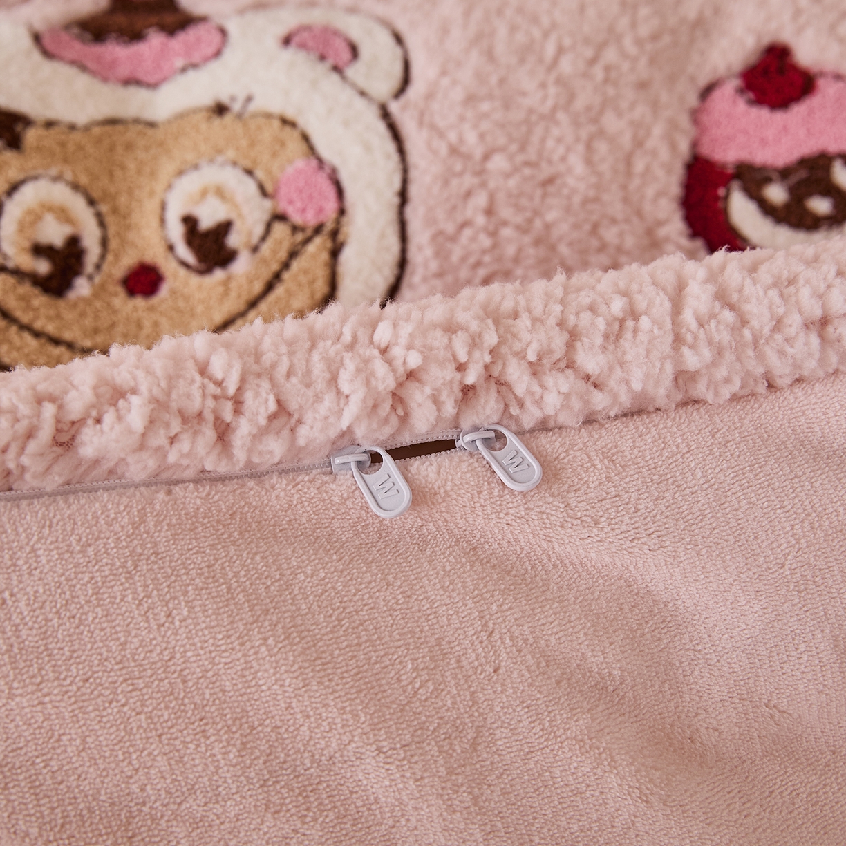 91家纺网 家纺一手货源 找家纺 （总）曼町家居 2025新款羊羔绒牛奶绒毛巾绣四件套