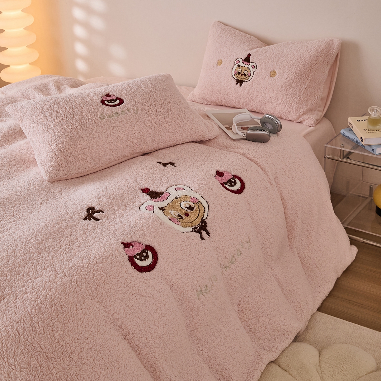 91家纺网 家纺一手货源 找家纺 （总）曼町家居 2025新款羊羔绒牛奶绒毛巾绣四件套