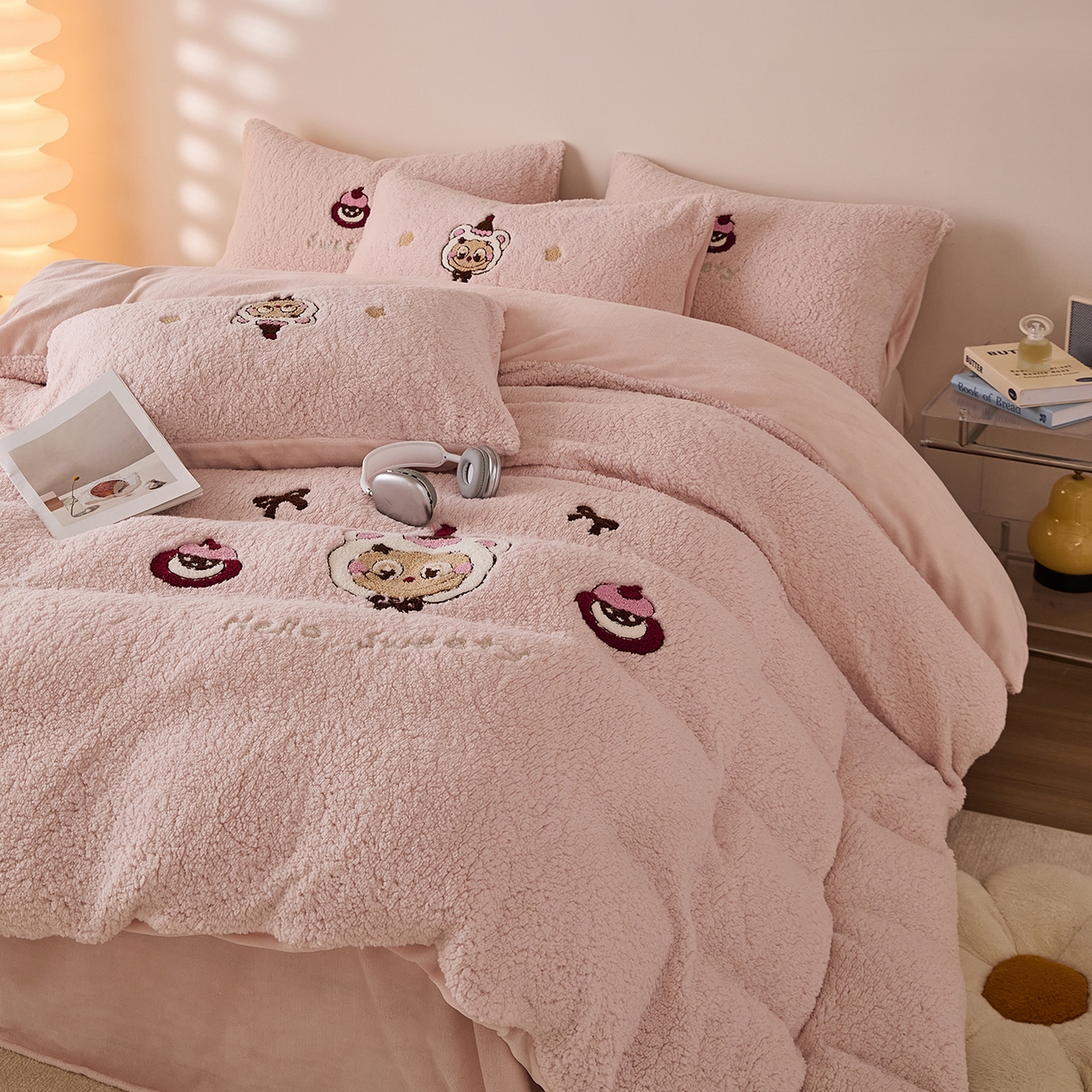 91家纺网 家纺一手货源 找家纺 （总）曼町家居 2025新款羊羔绒牛奶绒毛巾绣四件套