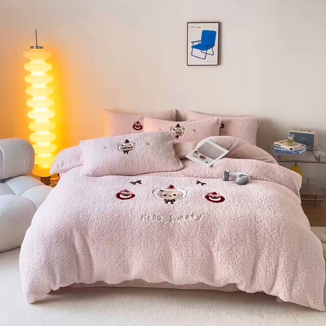 91家纺网 家纺一手货源 找家纺 （总）曼町家居 2025新款羊羔绒牛奶绒毛巾绣四件套