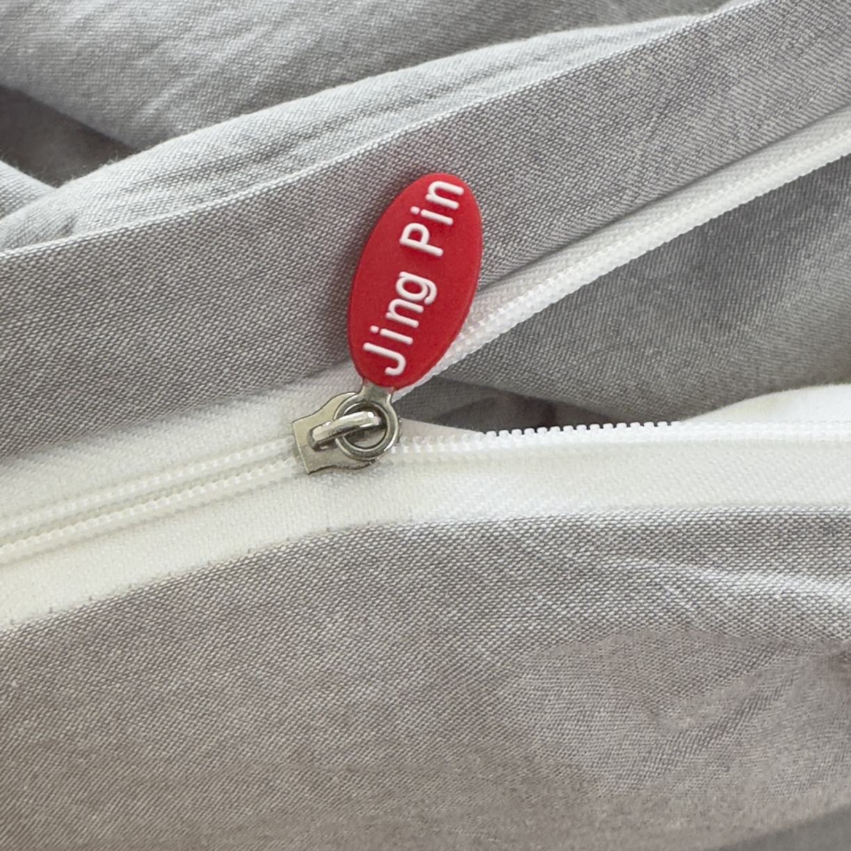 91家纺网 家纺一手货源 找家纺 晚依家纺 2025新款A类全棉色织水洗棉被套单件纯棉格子纯色学生宿舍被罩定制定做 纯色-浅灰