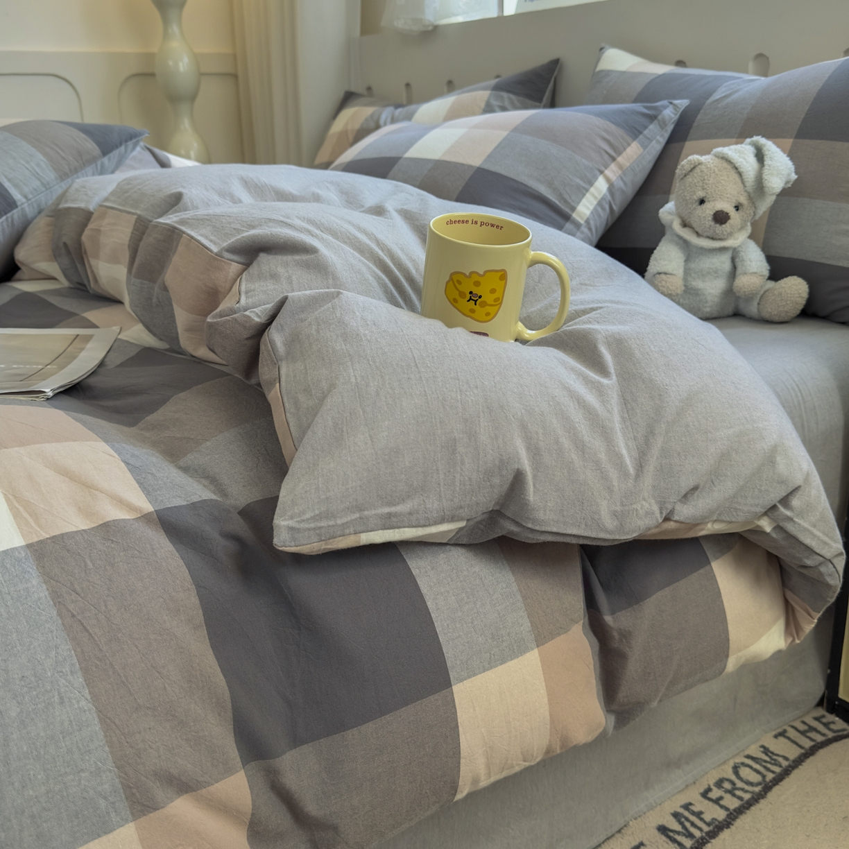 91家纺网 家纺一手货源 找家纺 晚依家纺 2025新款A类全棉色织水洗棉被套单件纯棉格子纯色学生宿舍被罩定制定做 洛伊-灰咖大格