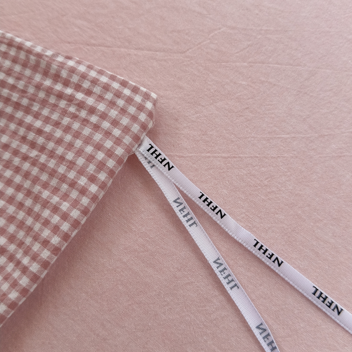 91家纺网 家纺一手货源 找家纺 晚依家纺 2025新款A类全棉色织水洗棉被套单件纯棉格子纯色学生宿舍被罩定制定做 密格-浅粉