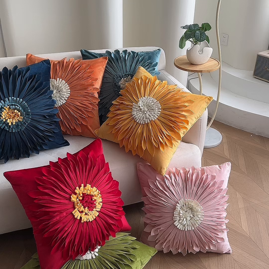 91家纺网 家纺一手货源 找家纺 （总）新奇异 2025新款手工拼接小雏菊抱枕