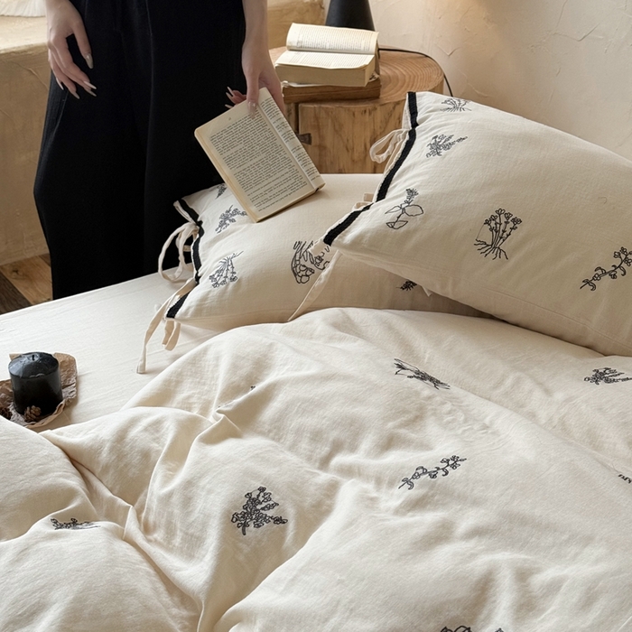 91家纺网 家纺一手货源 找家纺 鹿班2025年秋冬款全棉皱皱纱精密刺绣系列——山塘花 山塘花-白(标准会员-20元)