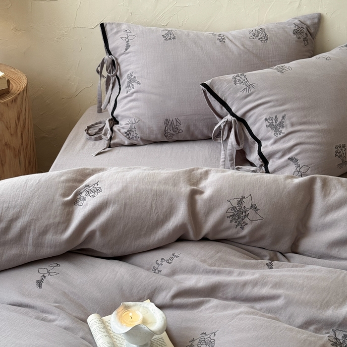 91家纺网 家纺一手货源 找家纺 鹿班2025年秋冬款全棉皱皱纱精密刺绣系列——山塘花 山塘花-紫(标准会员-20元)