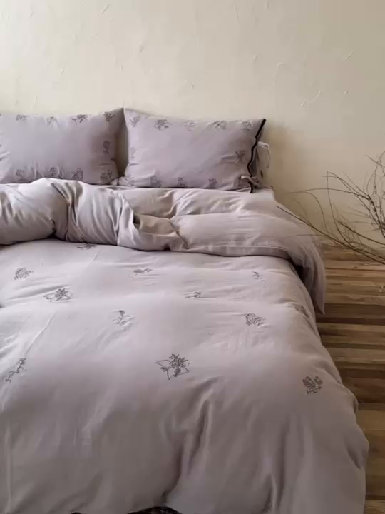 91家纺网 家纺一手货源 找家纺 鹿班2025年秋冬款全棉皱皱纱精密刺绣系列——山塘花 山塘花-紫(标准会员-20元)