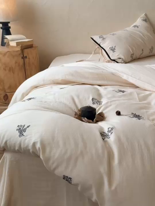 91家纺网 家纺一手货源 找家纺 鹿班2025年秋冬款全棉皱皱纱精密刺绣系列——山塘花 山塘花-白(标准会员-20元)