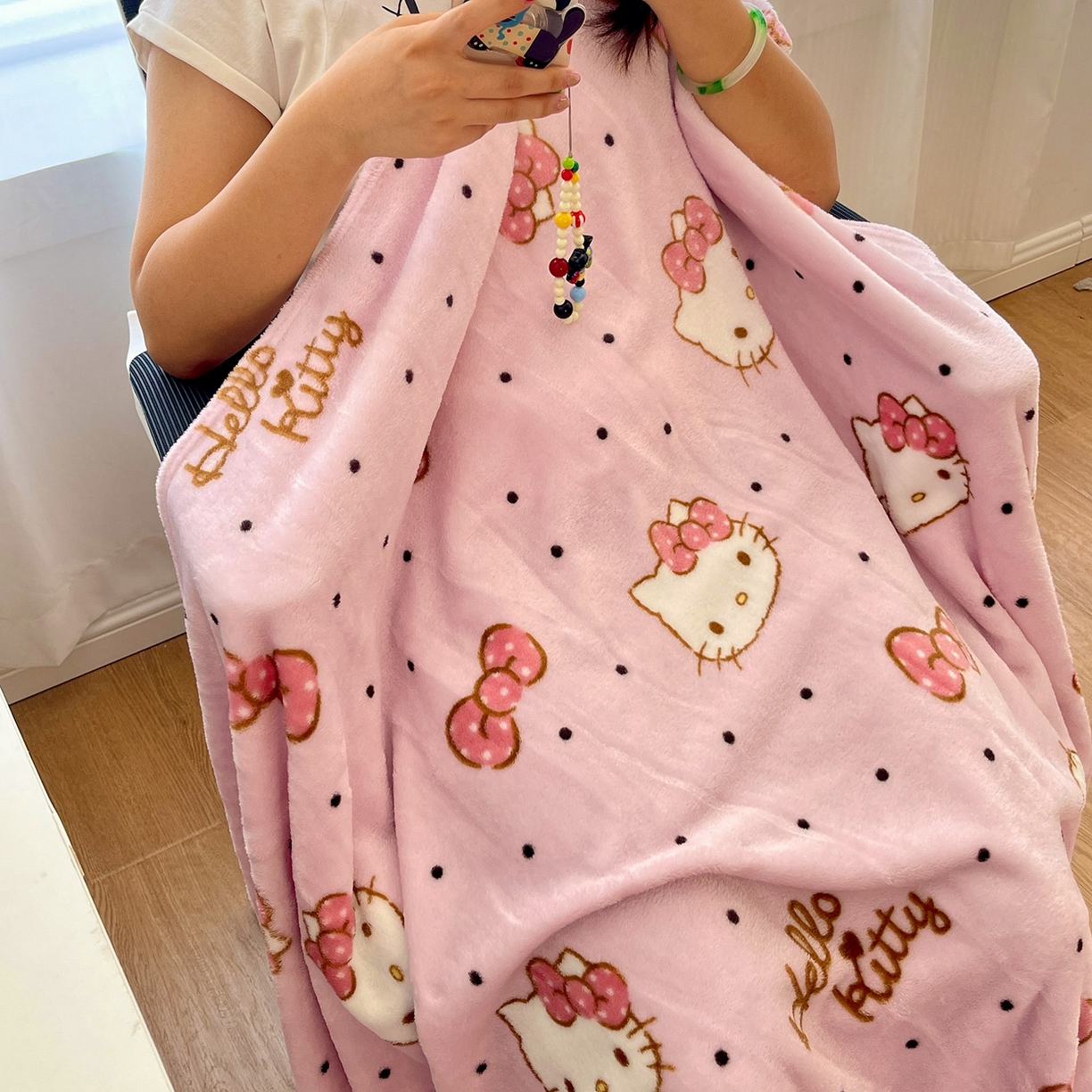 91家纺网 家纺一手货源 找家纺 耀悦家纺2025新款正版授权三丽鸥高克重卡通牛奶绒毛毯多功能毯子盖毯 Hello Kitty蝴蝶结