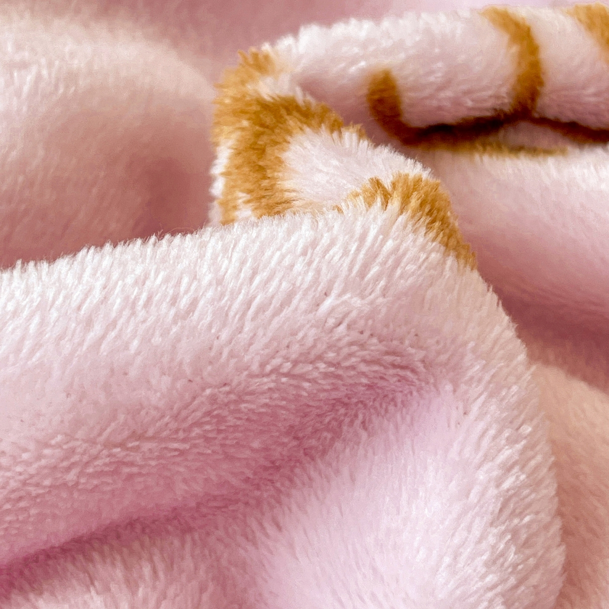 91家纺网 家纺一手货源 找家纺 耀悦家纺2025新款正版授权三丽鸥高克重卡通牛奶绒毛毯多功能毯子盖毯 Hello Kitty蝴蝶结