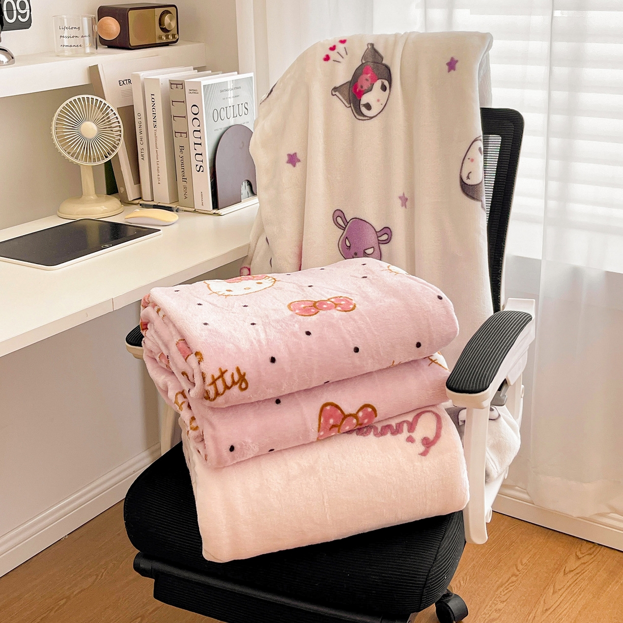 91家纺网 家纺一手货源 找家纺 耀悦家纺2025新款正版授权三丽鸥高克重卡通牛奶绒毛毯多功能毯子盖毯 Hello Kitty蝴蝶结