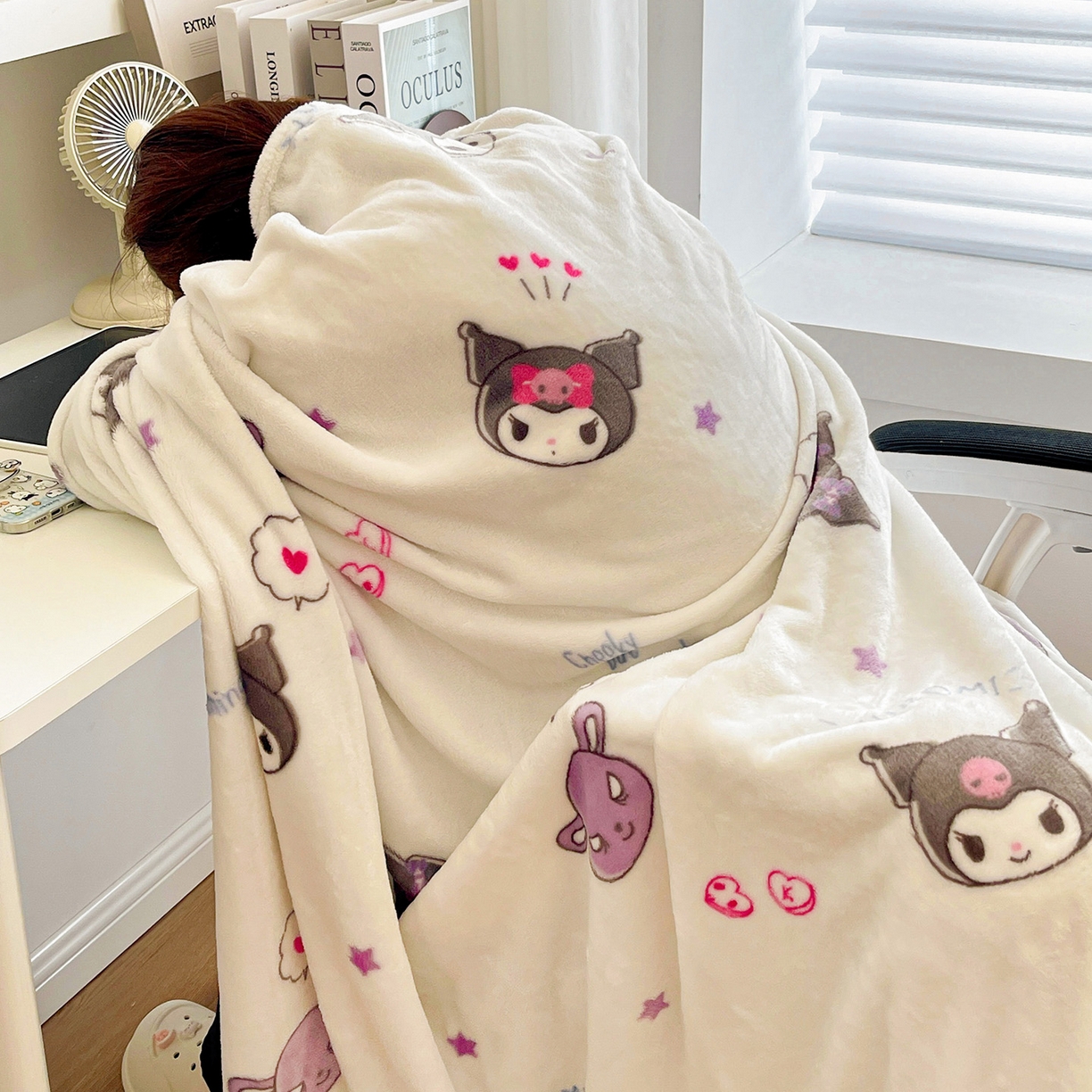 91家纺网 家纺一手货源 找家纺 耀悦家纺2025新款正版授权三丽鸥高克重卡通牛奶绒毛毯多功能毯子盖毯 快乐心情库洛米