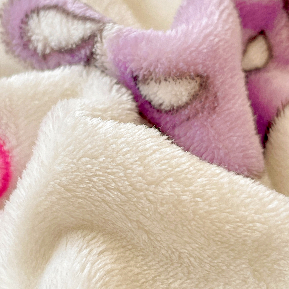 91家纺网 家纺一手货源 找家纺 耀悦家纺2025新款正版授权三丽鸥高克重卡通牛奶绒毛毯多功能毯子盖毯 快乐心情库洛米