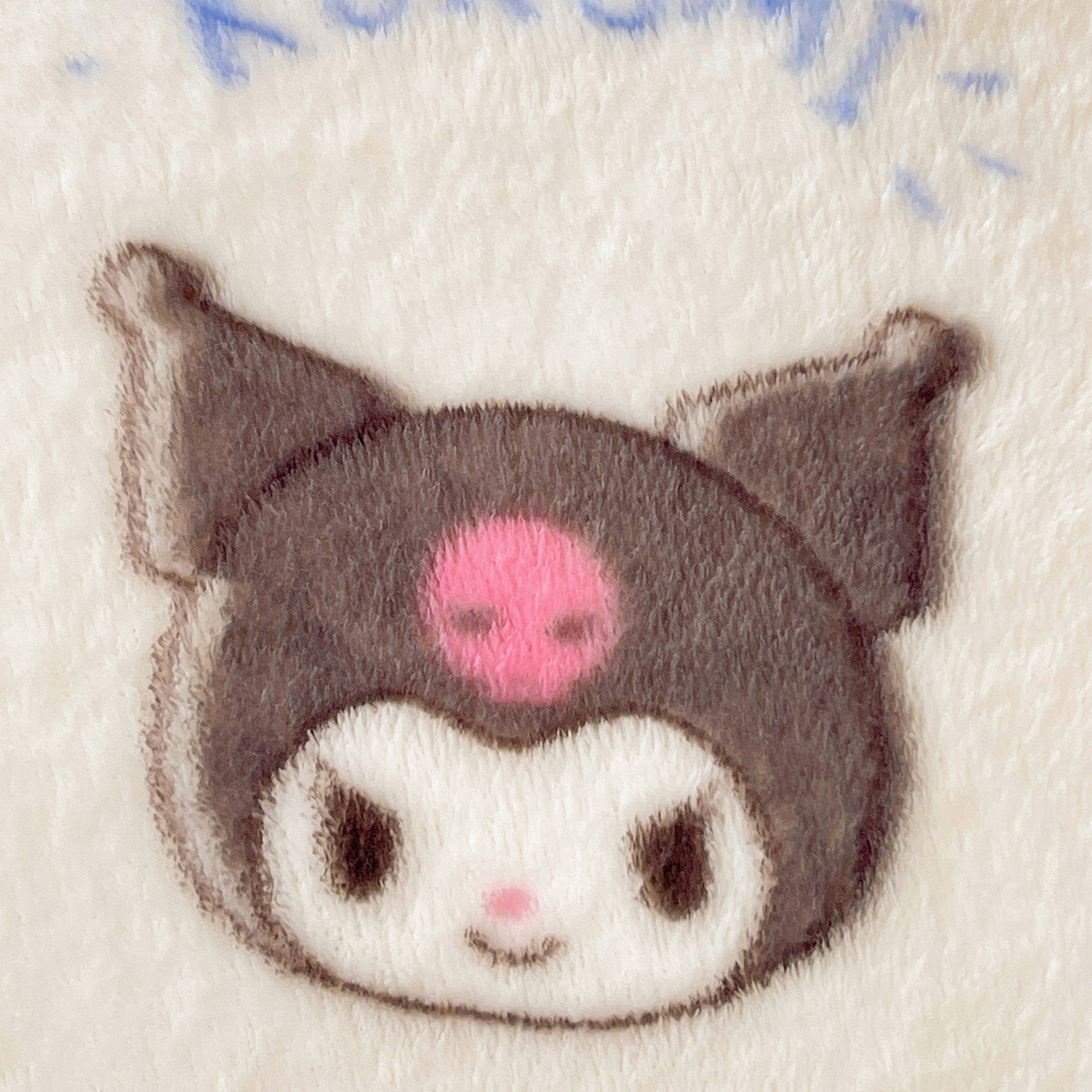 91家纺网 家纺一手货源 找家纺 耀悦家纺2025新款正版授权三丽鸥高克重卡通牛奶绒毛毯多功能毯子盖毯 快乐心情库洛米