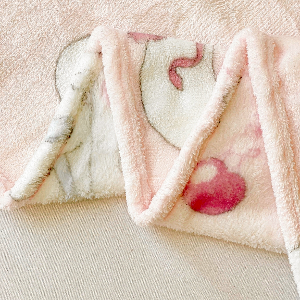 91家纺网 家纺一手货源 找家纺 耀悦家纺2025新款正版授权三丽鸥高克重卡通牛奶绒毛毯多功能毯子盖毯 樱桃蛋糕玉桂狗