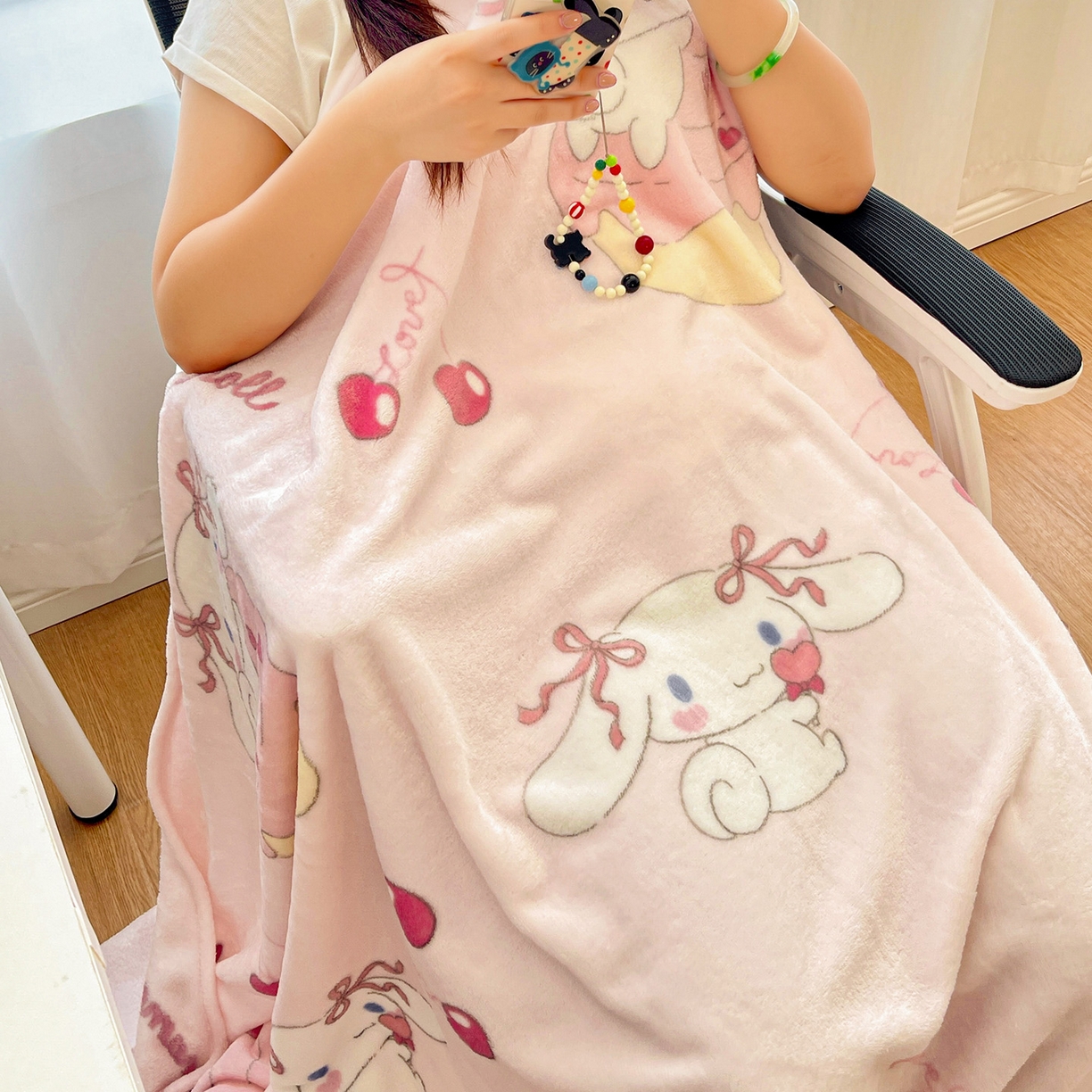 91家纺网 家纺一手货源 找家纺 耀悦家纺2025新款正版授权三丽鸥高克重卡通牛奶绒毛毯多功能毯子盖毯 樱桃蛋糕玉桂狗