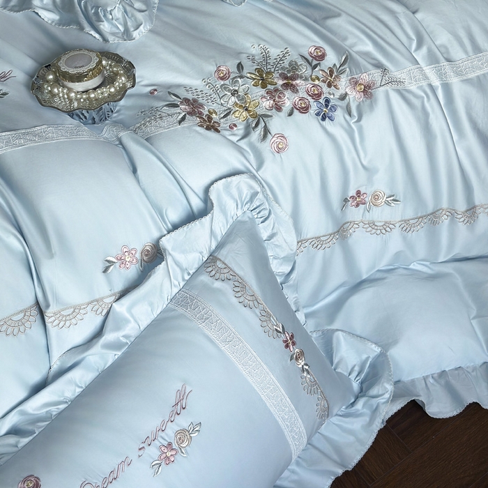 91家纺网 家纺一手货源 找家纺 紫桐 Lila lndus 2025新款50支双股长绒棉纯棉四件套 迷迭花园 迷雾蓝