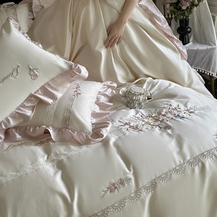 91家纺网 家纺一手货源 找家纺 紫桐 Lila lndus 2025新款50支双股长绒棉纯棉四件套 迷迭花园 奶昔白