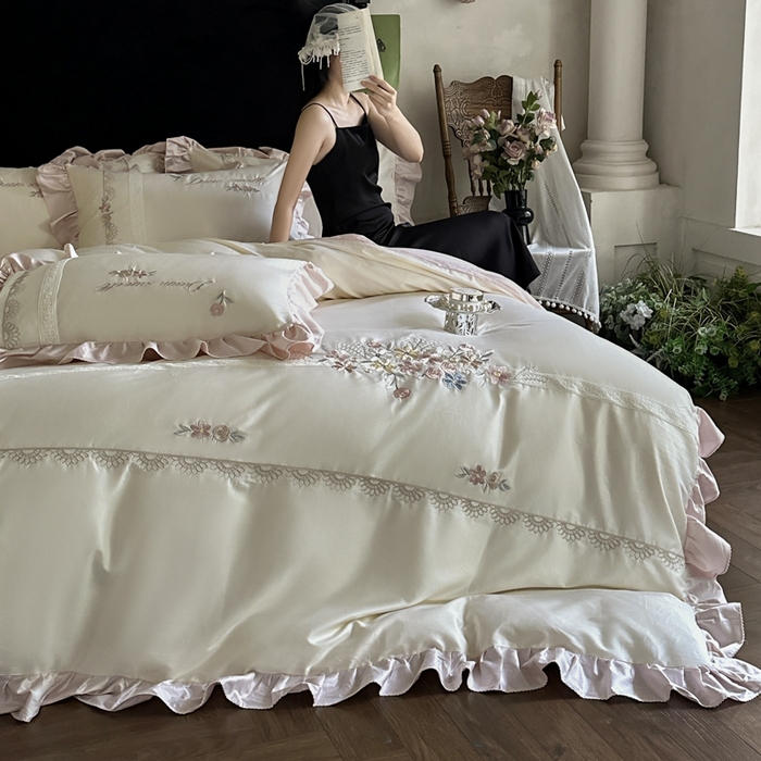 91家纺网 家纺一手货源 找家纺 紫桐 Lila lndus 2025新款50支双股长绒棉纯棉四件套 迷迭花园 奶昔白