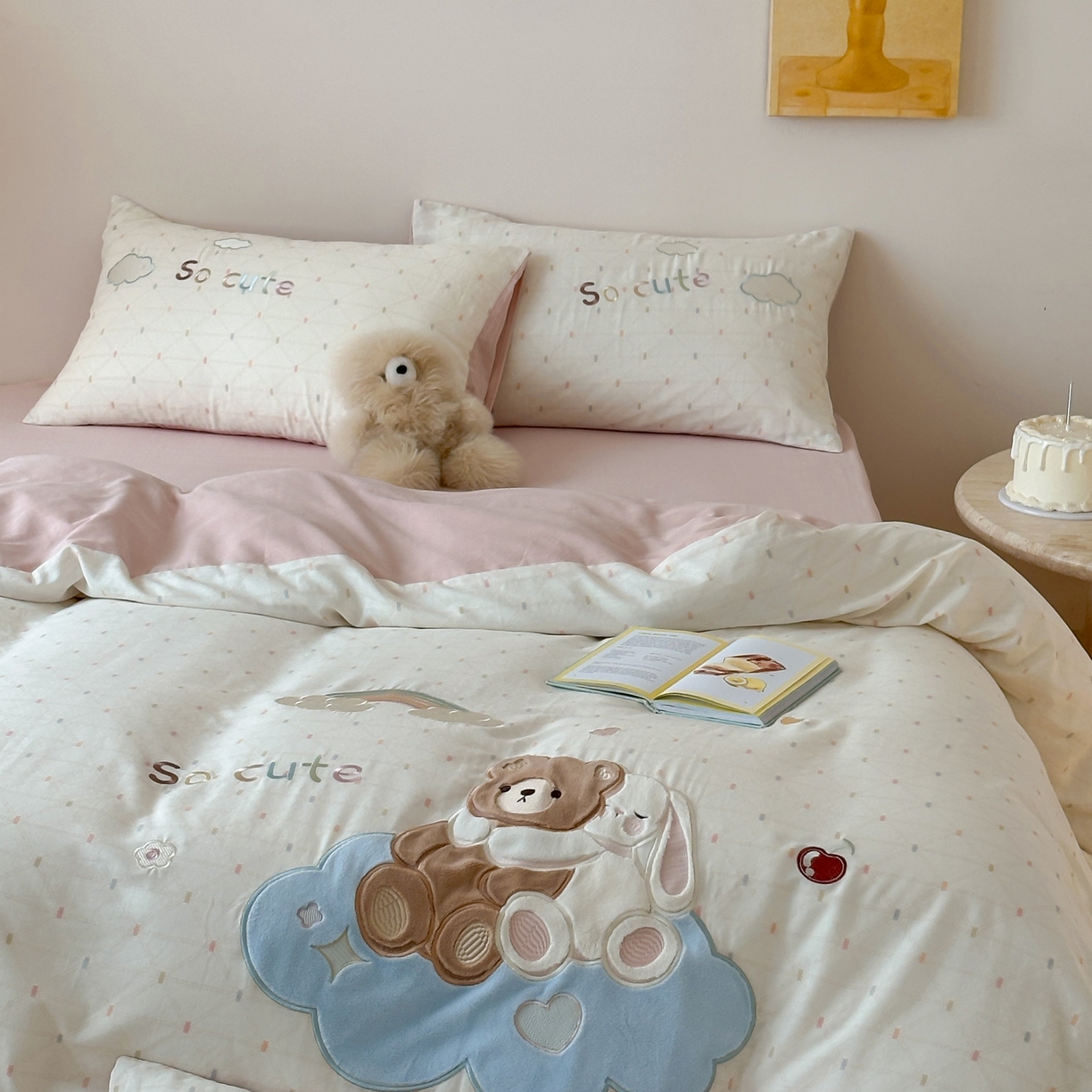 91家纺网 家纺一手货源 找家纺 紫桐 Lila lndus 2025新款双层纱贴布绣四件套 小熊