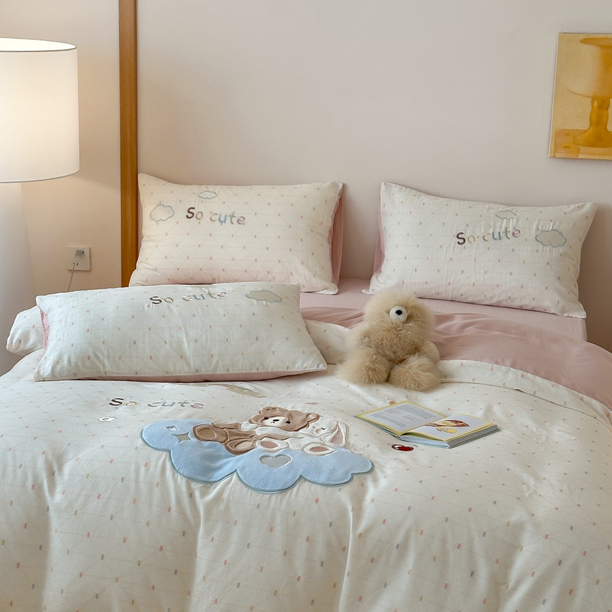 91家纺网 家纺一手货源 找家纺 紫桐 Lila lndus 2025新款双层纱贴布绣四件套 小熊