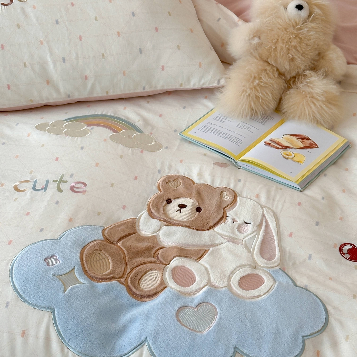 91家纺网 家纺一手货源 找家纺 紫桐 Lila lndus 2025新款双层纱贴布绣四件套 小熊