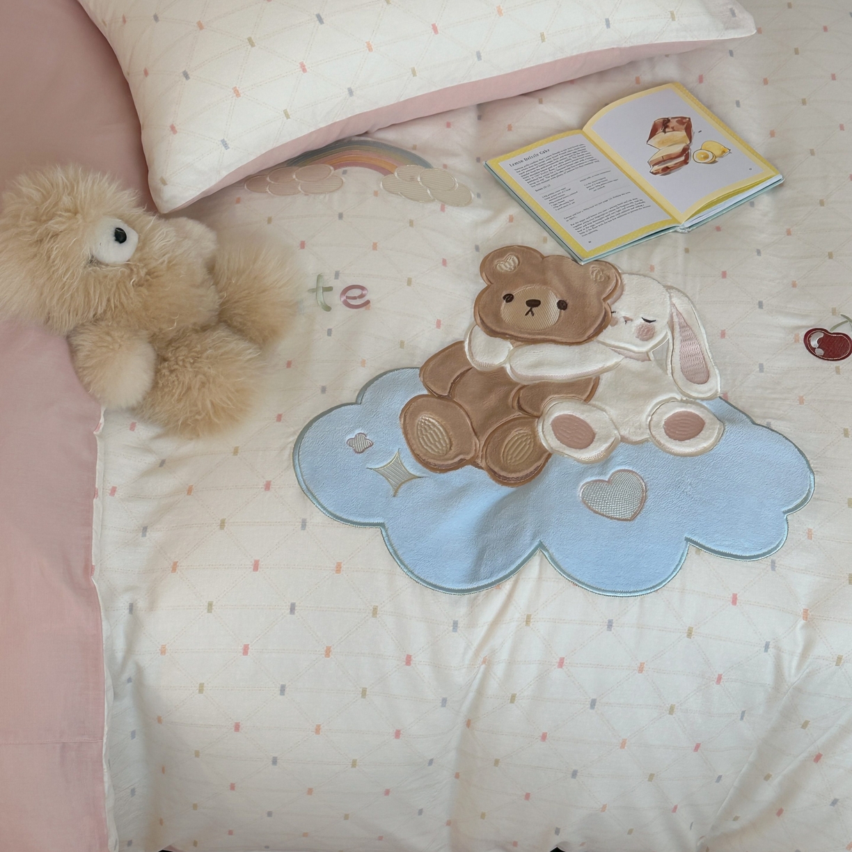 91家纺网 家纺一手货源 找家纺 紫桐 Lila lndus 2025新款双层纱贴布绣四件套 小熊