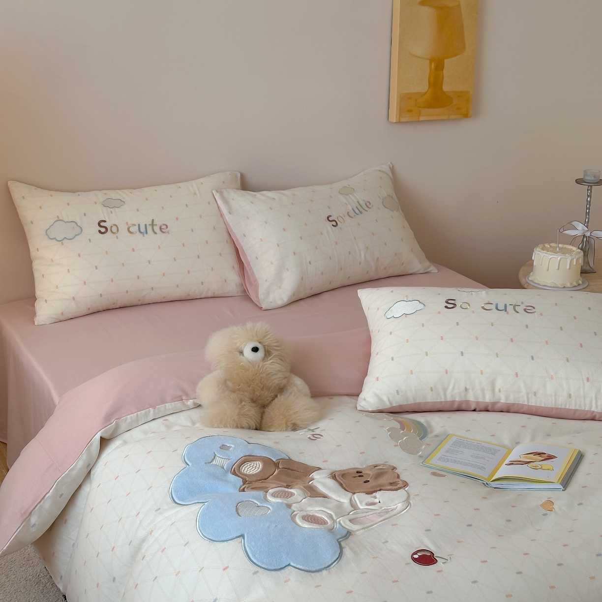 91家纺网 家纺一手货源 找家纺 紫桐 Lila lndus 2025新款双层纱贴布绣四件套 小熊