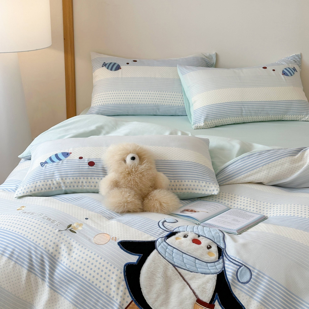 91家纺网 家纺一手货源 找家纺 紫桐 Lila lndus 2025新款双层纱贴布绣四件套 小企鹅