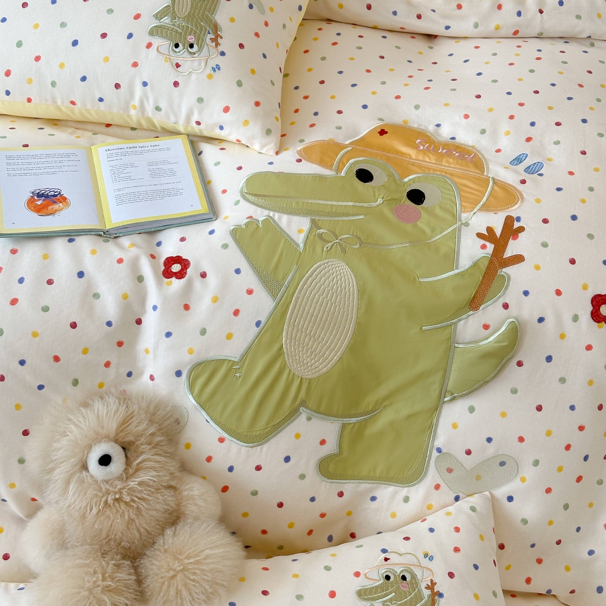 91家纺网 家纺一手货源 找家纺 紫桐 Lila lndus 2025新款双层纱贴布绣四件套 小鳄鱼