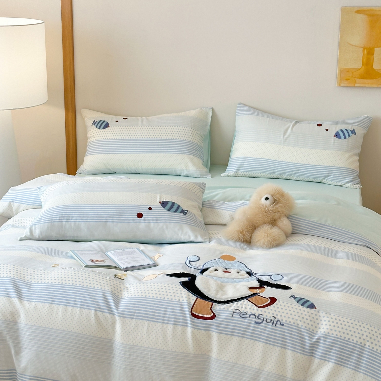 91家纺网 家纺一手货源 找家纺 紫桐 Lila lndus 2025新款双层纱贴布绣四件套 小企鹅