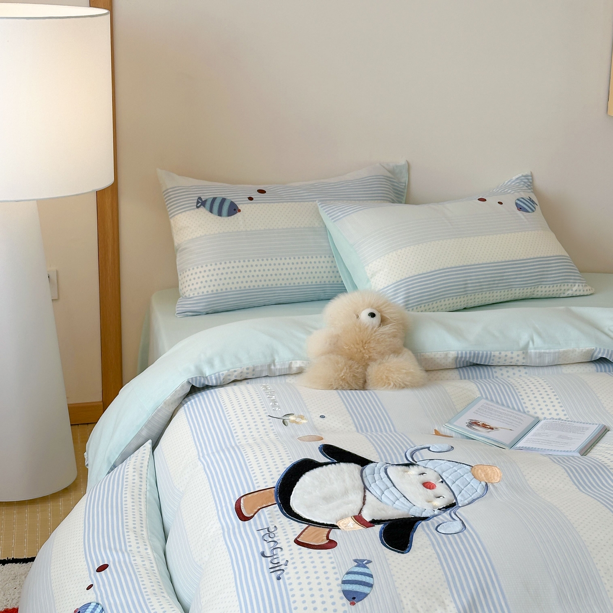 91家纺网 家纺一手货源 找家纺 紫桐 Lila lndus 2025新款双层纱贴布绣四件套 小企鹅