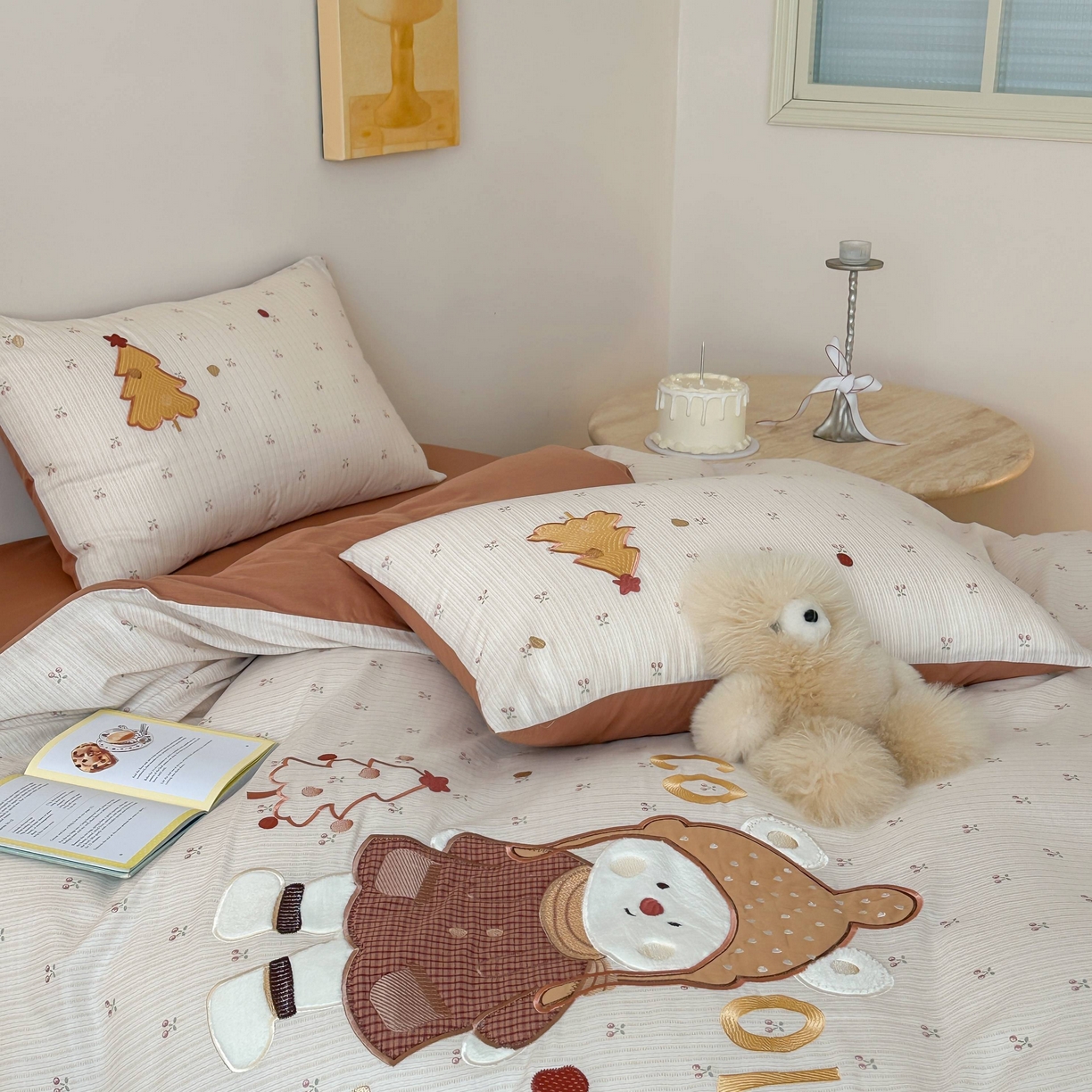 91家纺网 家纺一手货源 找家纺 紫桐 Lila lndus 2025新款双层纱贴布绣四件套 小雪人