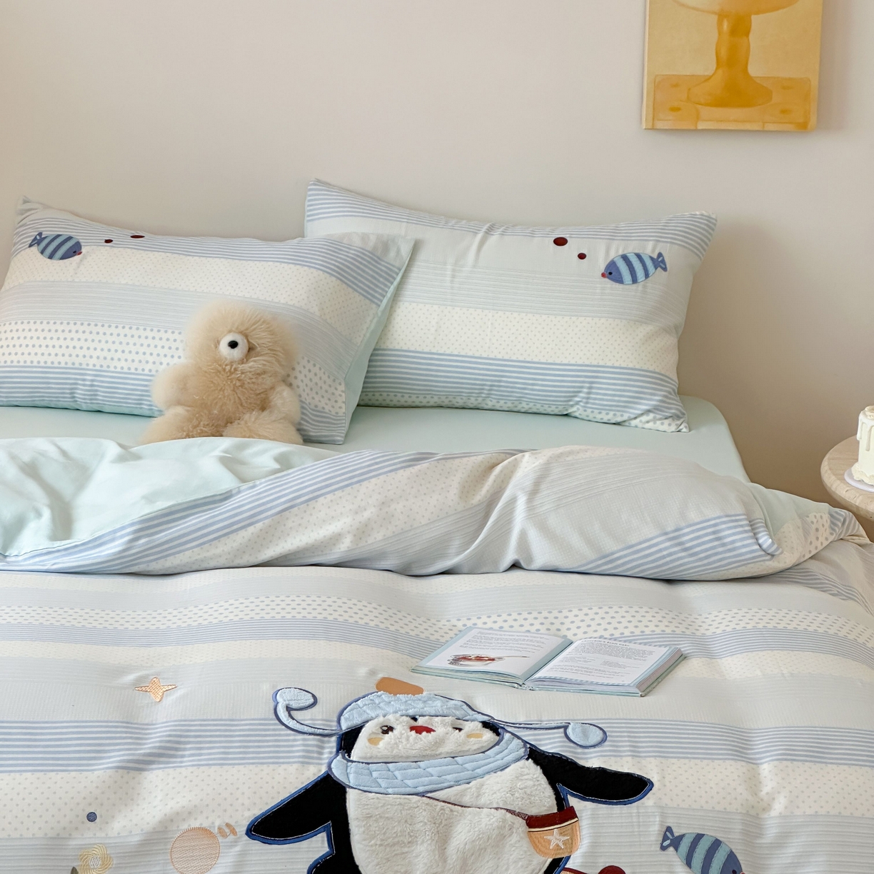 91家纺网 家纺一手货源 找家纺 紫桐 Lila lndus 2025新款双层纱贴布绣四件套 小企鹅