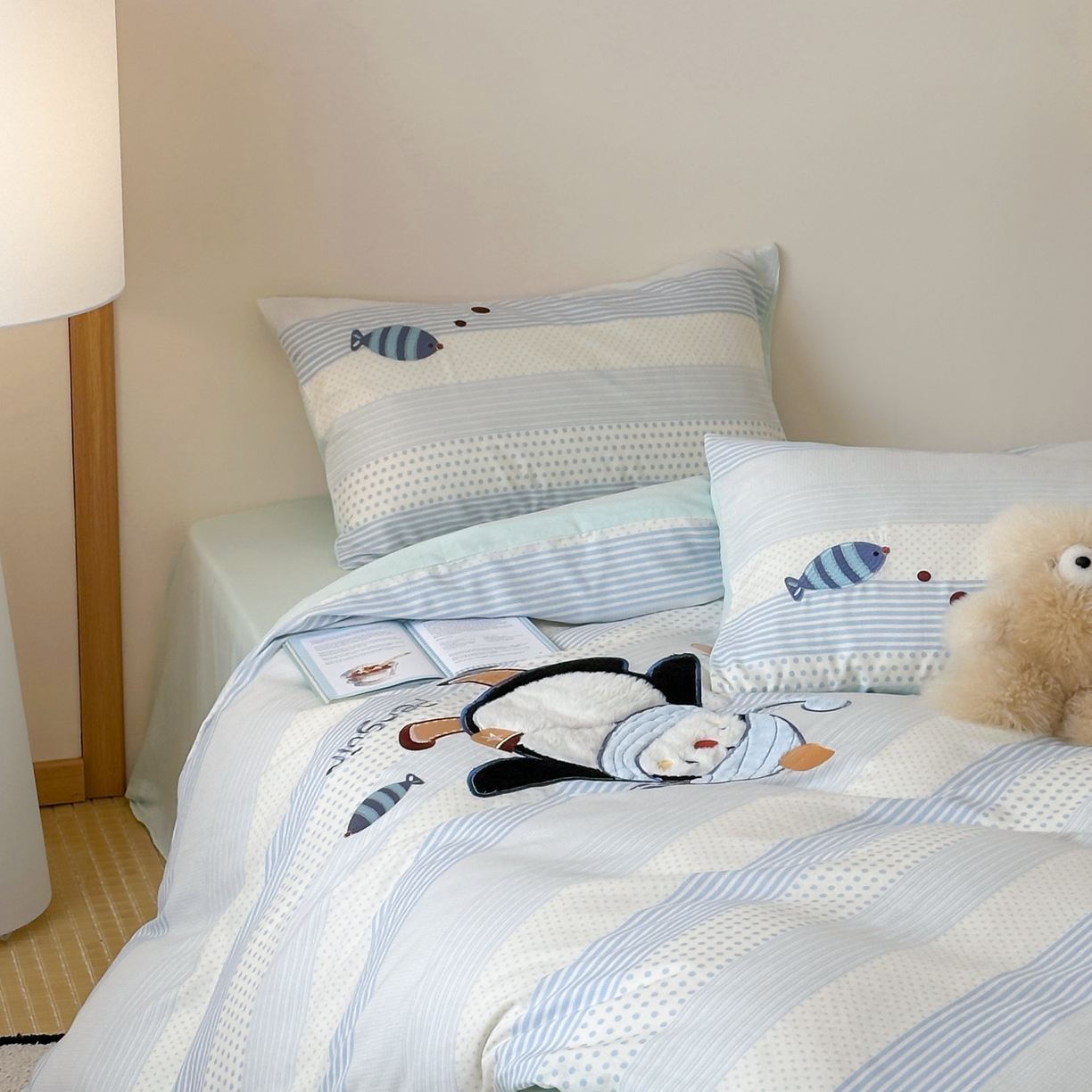 91家纺网 家纺一手货源 找家纺 紫桐 Lila lndus 2025新款双层纱贴布绣四件套 小企鹅