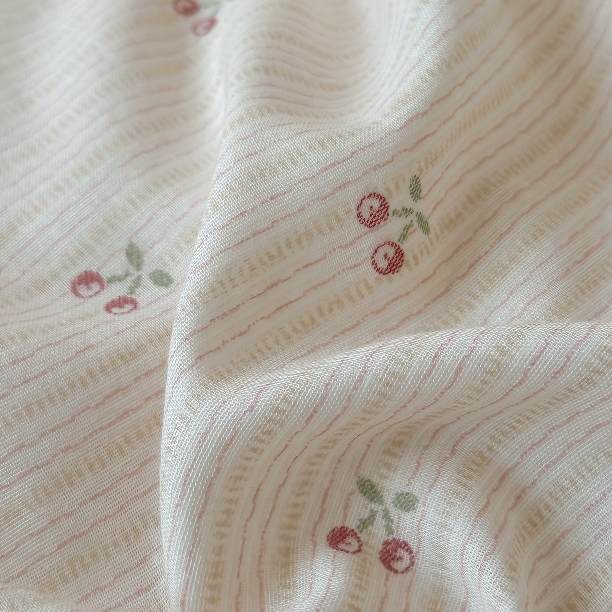 91家纺网 家纺一手货源 找家纺 紫桐 Lila lndus 2025新款双层纱贴布绣四件套 小雪人