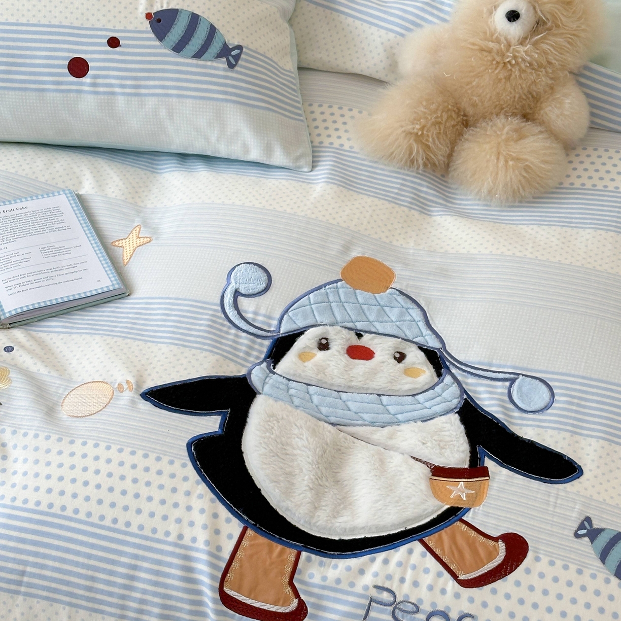 91家纺网 家纺一手货源 找家纺 紫桐 Lila lndus 2025新款双层纱贴布绣四件套 小企鹅