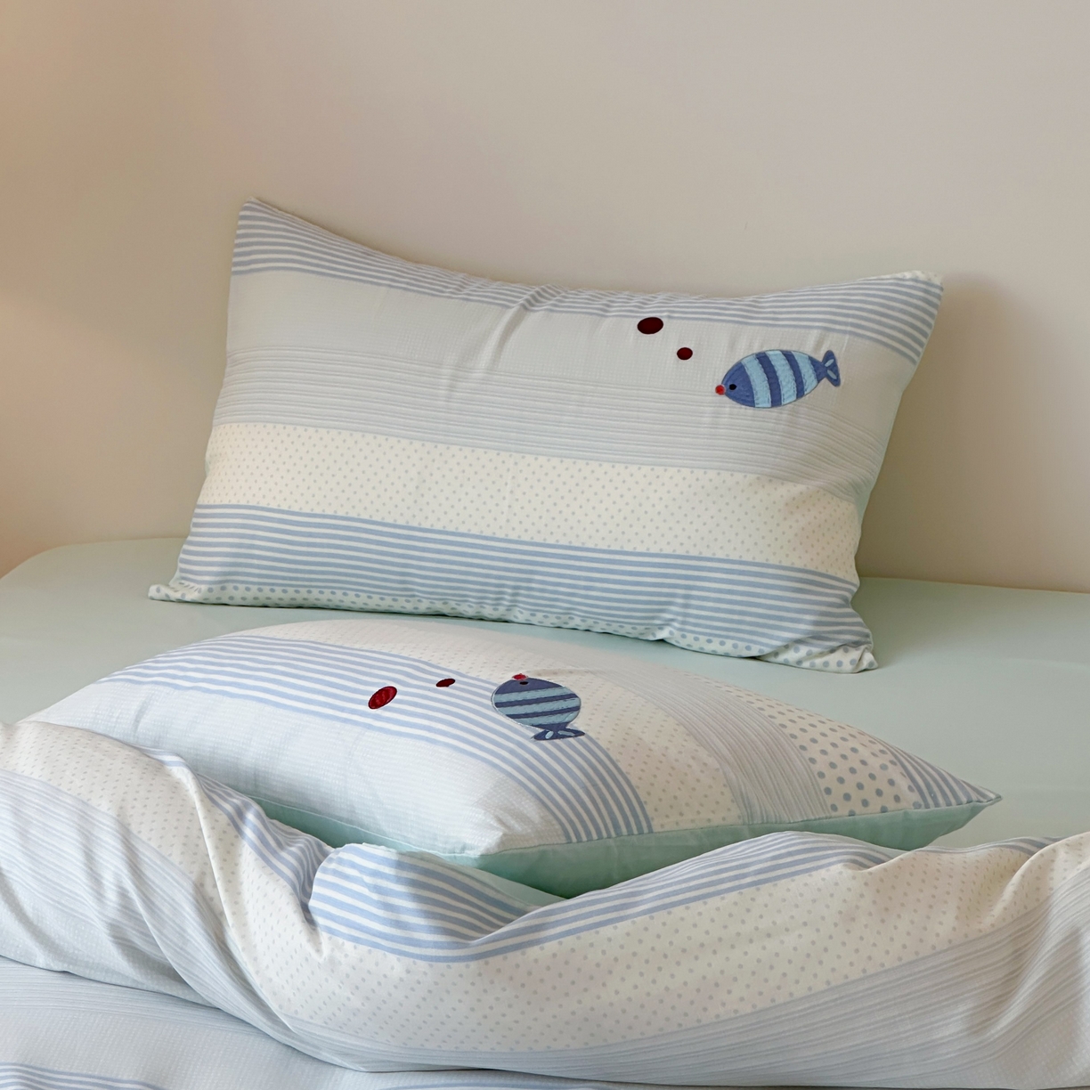 91家纺网 家纺一手货源 找家纺 紫桐 Lila lndus 2025新款双层纱贴布绣四件套 小企鹅