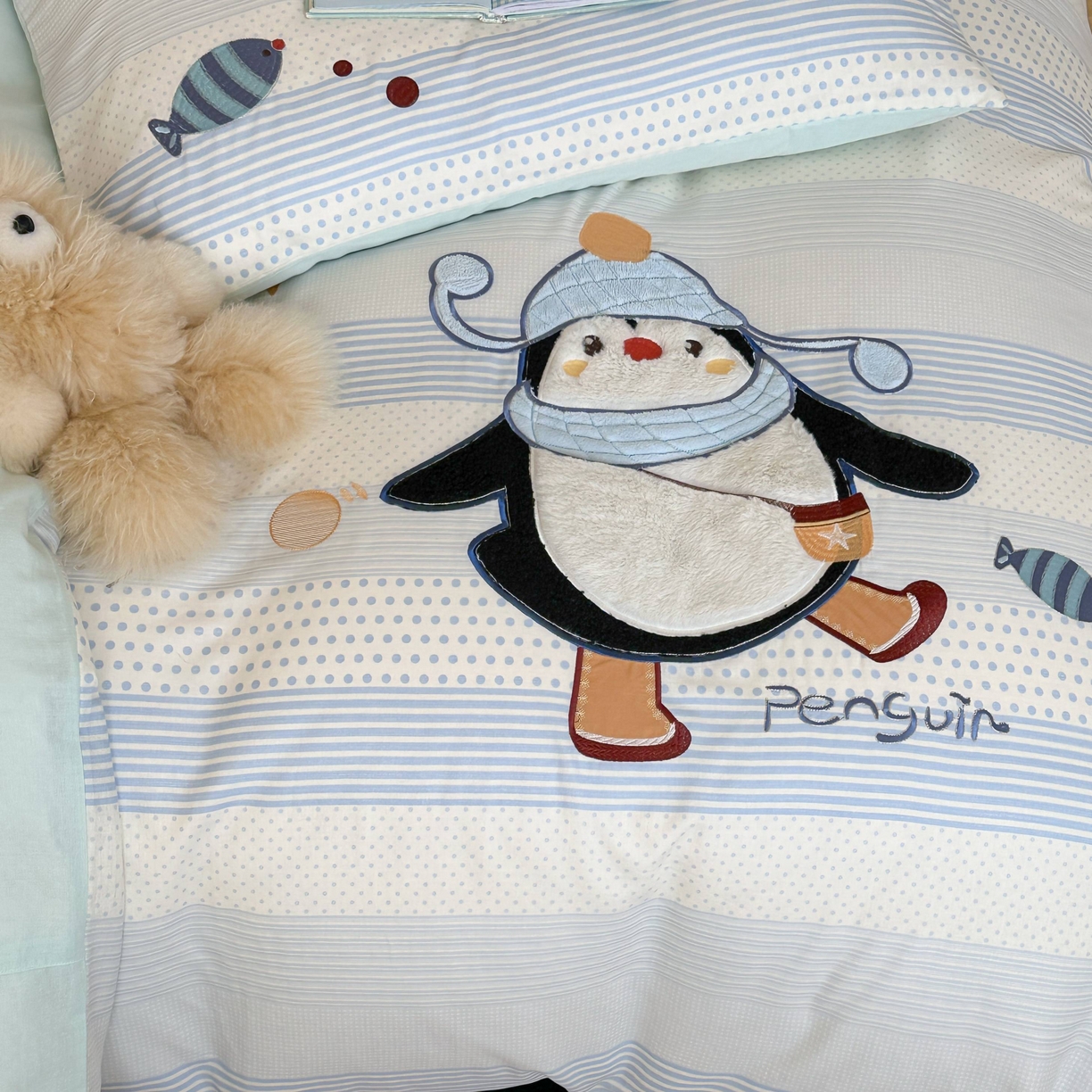 91家纺网 家纺一手货源 找家纺 紫桐 Lila lndus 2025新款双层纱贴布绣四件套 小企鹅