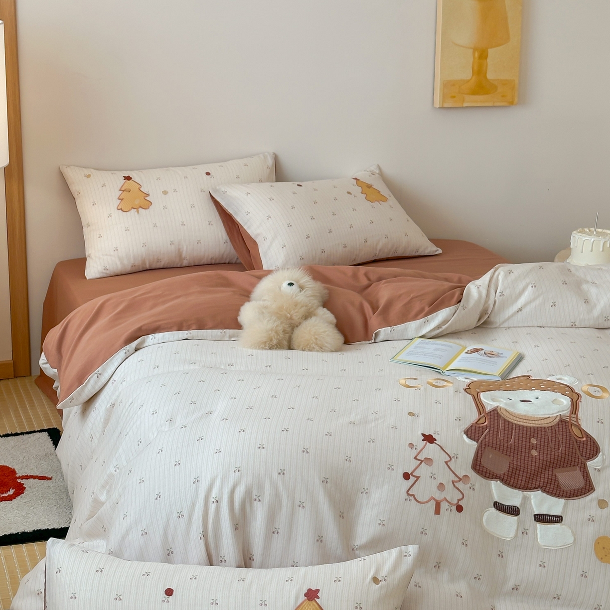 91家纺网 家纺一手货源 找家纺 紫桐 Lila lndus 2025新款双层纱贴布绣四件套 小雪人