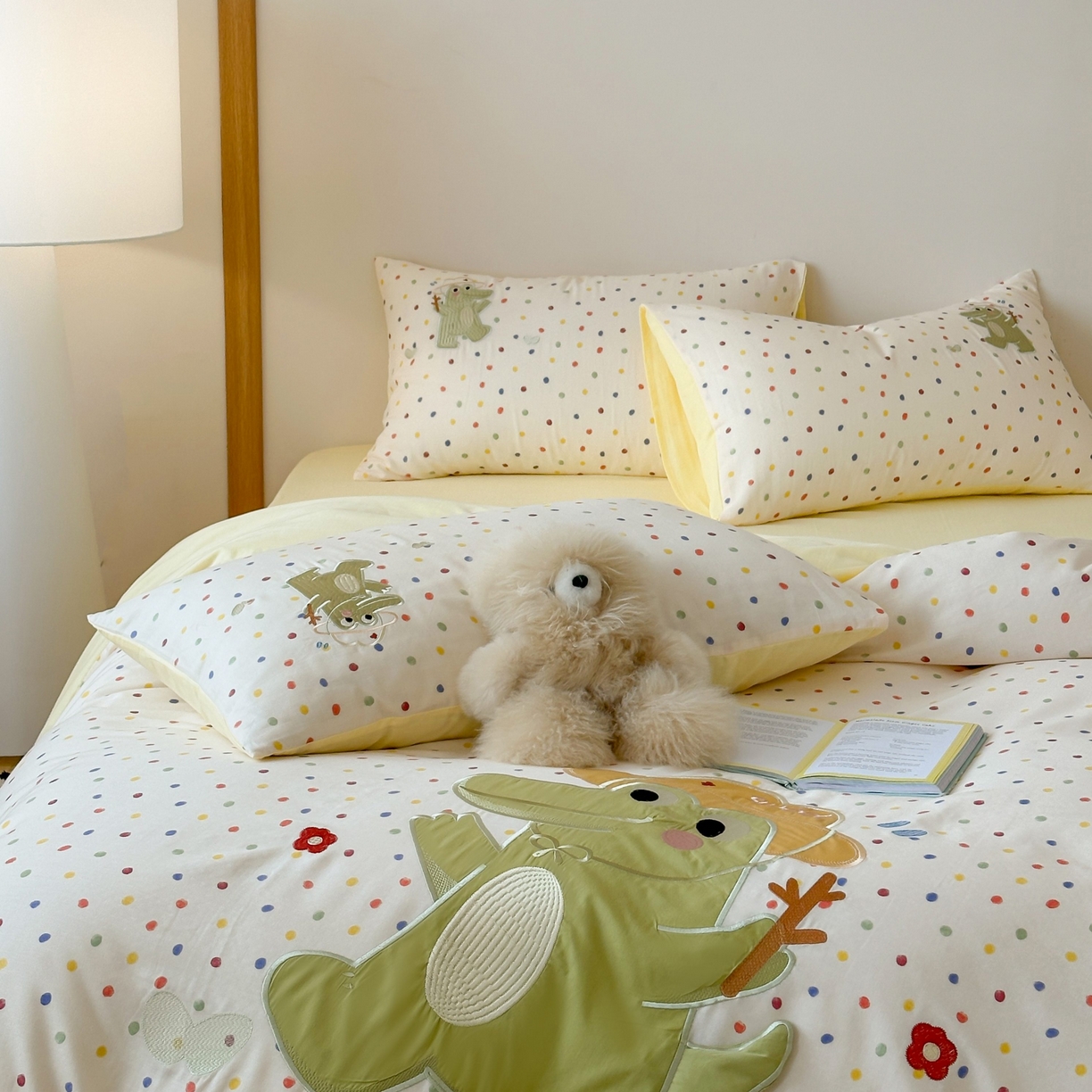 91家纺网 家纺一手货源 找家纺 紫桐 Lila lndus 2025新款双层纱贴布绣四件套 小鳄鱼