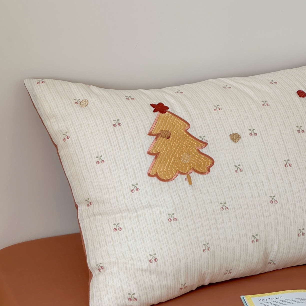 91家纺网 家纺一手货源 找家纺 紫桐 Lila lndus 2025新款双层纱贴布绣四件套 小雪人